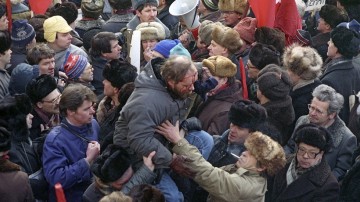 "Сбитые лётчики" из девяностых. Куда делись герои толпы?