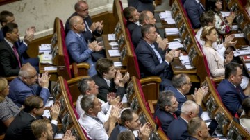 Депутат обвинил Раду в блокировке минских соглашений по Донбассу