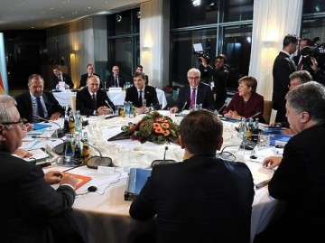 Порошенко в Берлине "слил" Мариуполь и Харьков, и согласился на превращение в ДНР всей Украины - Корчинский