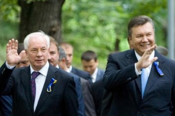 Интерпол снял с розыска Азарова и других политиков