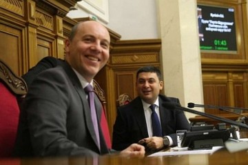 Премьер хранит миллионы под подушкой, а спикер Рады владеет двумя «Межигорьями»