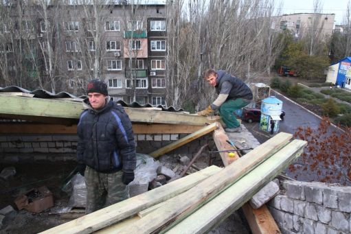 Александр Захарченко проверил готовность нового жилья для семей Дебальцево и Горловки, утративших кров в боях 