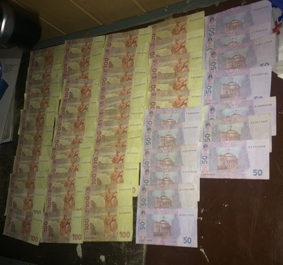 В Запорожье аваковские полицаи ограбили пенсионера, отобрав у него все сбережения В Запорожье аваковские полицаи ограбили пенсионера, отобрав у него все сбережения