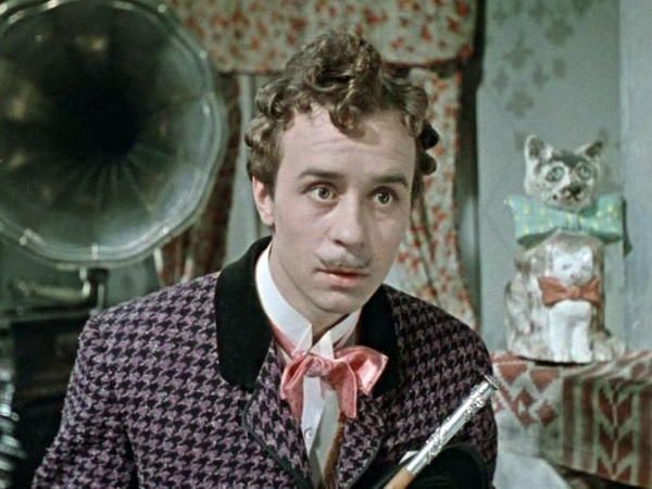 В Киеве архитектурный скандал — на Андреевском спуске построили гигантский уродливый черный куб