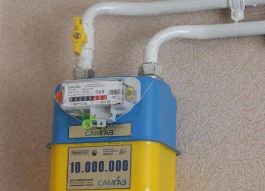 Шокированные платежками за газ мариупольцы кувалдами разбивают газовые счетчики