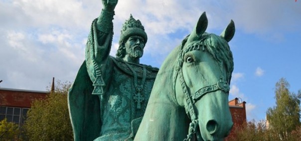 Битва за памятник Ивану Грозному в Астрахани