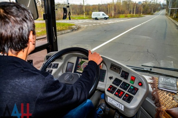 Донецкий троллейбус № 5 возобновил работу после трагедии с обстрелом микрорайона Боссе Донецкий троллейбус № 5 возобновил работу после трагедии с обстрелом микрорайона Боссе