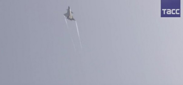 Появилось видео полета китайского истребителя пятого поколения