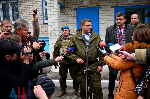 Александр Захарченко проверил готовность нового жилья для семей Дебальцево и Горловки, утративших кров в боях