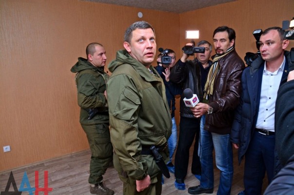 Александр Захарченко проверил готовность нового жилья для семей Дебальцево и Горловки, утративших кров в боях 