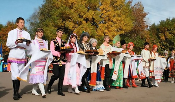 Не едины в день единства