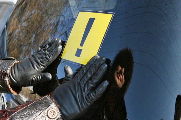 В РФ запланировали сделать обязательными предупреждающие знаки на машинах