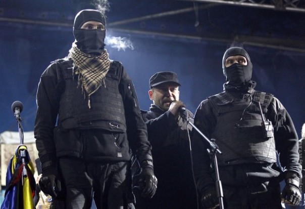 В надежде что вокруг все с памятью аквариумных рыбок: Ярош клянется, что он не радикал и поэтому порвал с «Правым сектором»