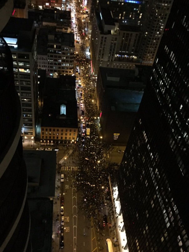 «Не мой президент»: в США тысячи людей протестуют против избрания Трампа «Не мой президент»: в США тысячи людей протестуют против избрания Трампа