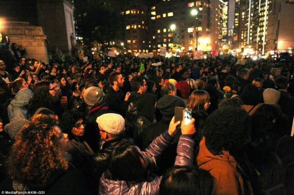 «Не мой президент»: в США тысячи людей протестуют против избрания Трампа «Не мой президент»: в США тысячи людей протестуют против избрания Трампа