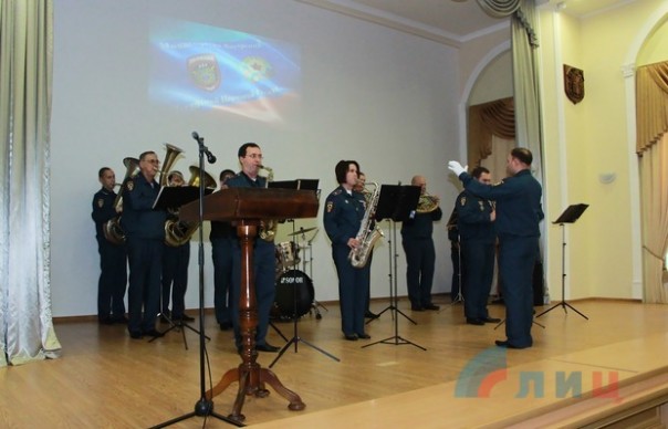 Сводка от НМ ЛНР 10 ноября 2016 года. Укрофашисты шесть раз обстреляли позиции Народной милиции, применялись 152-мм орудия Сводка от НМ ЛНР 10 ноября 2016 года. Укрофашисты шесть раз обстреляли позиции Народной милиции, применялись 152-мм орудия