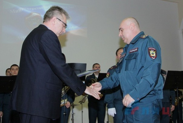 Сводка от НМ ЛНР 10 ноября 2016 года. Укрофашисты шесть раз обстреляли позиции Народной милиции, применялись 152-мм орудия Сводка от НМ ЛНР 10 ноября 2016 года. Укрофашисты шесть раз обстреляли позиции Народной милиции, применялись 152-мм орудия