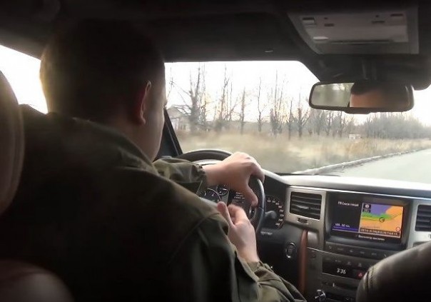 Александр Захарченко и российский учёный-историк Аркадий Минаков посетили разрушенный аэропорт