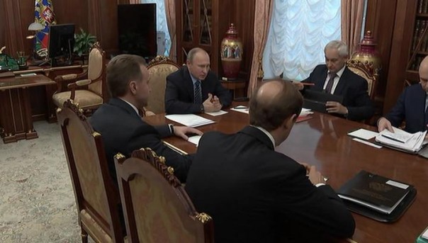 Путин: экономика стабильна, но кардинальных улучшений пока нет