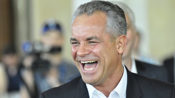 Молдова: «жёлтые» против «красных» под присмотром «серых»? Молдова: «жёлтые» против «красных» под присмотром «серых»?