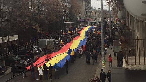 В Кишинёве против Додона митингуют сторонники объединения с Румынией
