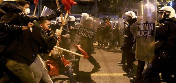 Горячий приём: Обаму в Греции встретили массовыми беспорядками и «коктейлями Молотова» Горячий приём: Обаму в Греции встретили массовыми беспорядками и «коктейлями Молотова»