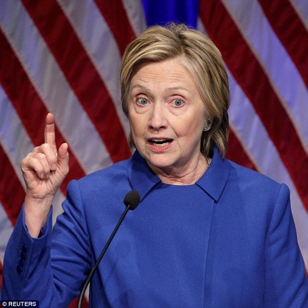 Фото внезапно постаревшей Хиллари Клинтон обсуждают в Сети Фото внезапно постаревшей Хиллари Клинтон обсуждают в Сети