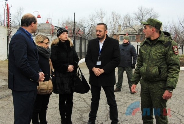 Сводка от НМ ЛНР 19 ноября 2016 года. Руководители ЛНР вручили награды артиллеристам Республики