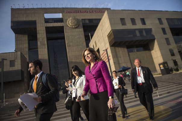 Лидеры АТЭС сфотографировались в перуанских накидках из викуньи