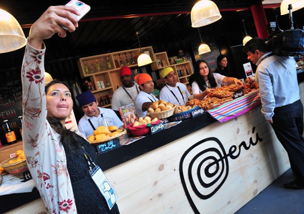 Лидеры АТЭС сфотографировались в перуанских накидках из викуньи