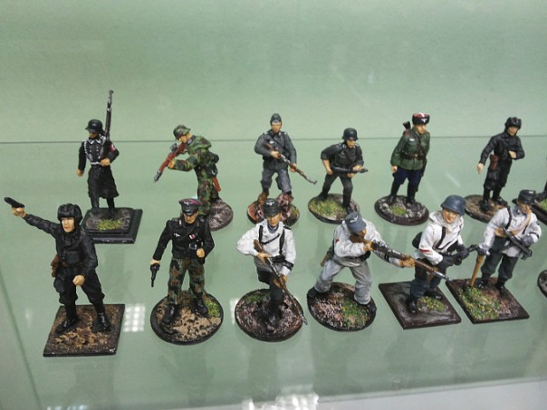 Игрушечный нацизм. В Украине детям продают игрушки с символами нацисткой Германии Игрушечный нацизм. В Украине детям продают игрушки с символами нацисткой Германии