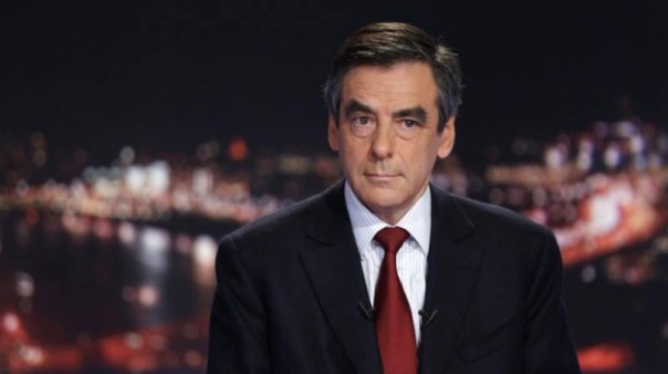 Француа Фийон побеждает с большим отрывом во втором туре праймериз во Франции