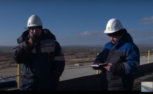 Строители Крымского моста остановили время