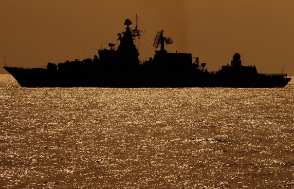 "Вице-адмирал Кулаков" ведет аварийное судно Украины на буксире на Крит