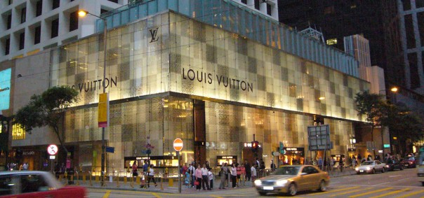 Президент РФ и президент Louis Vuitton: Чем закончится встреча?