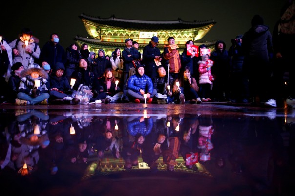 Протесты в Сеуле: более 1 млн человек требуют отставки президента Южной Кореи Протесты в Сеуле: более 1 млн человек требуют отставки президента Южной Кореи