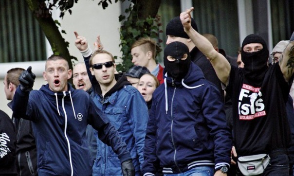 Хохлы, вон из Европы! Украинских нацистов избили в Италии Хохлы, вон из Европы! Украинских нацистов избили в Италии