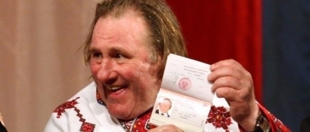 Стивен Сигал, раздача паспортов РФ и русские беженцы
