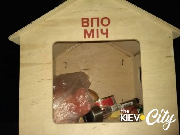 В Киеве открыли "кормушки" для беженцев из Донбасса В Киеве открыли "кормушки" для беженцев из Донбасса