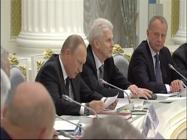 Новый 37-й год на марше: Путин разжаловал чиновников в академики!