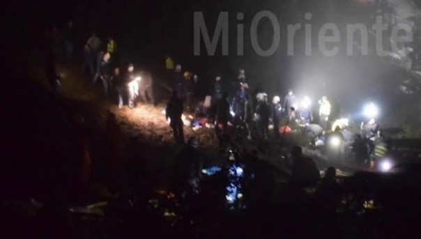 При крушении пассажирского самолета в Колумбии выжили 13 человек