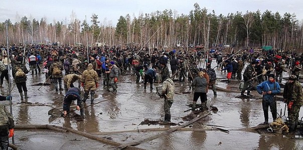 В Янтарной Народной Республике местный сепар пытался на тракторе задавить СБУшника