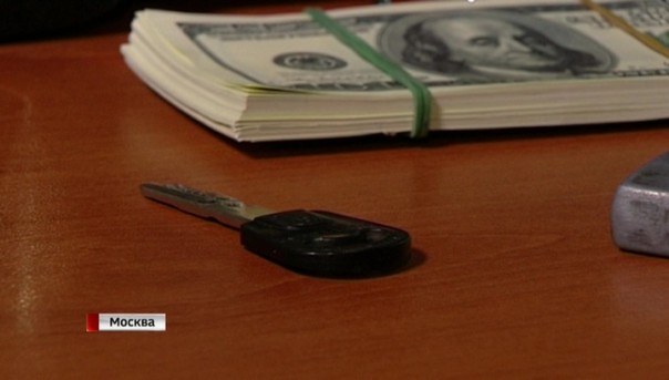 На живца: полицейского поймали за взятку в миллион долларов