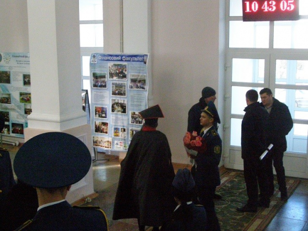 На кошках тренируйтесь. Журналисты засняли, как днепропетровские студенты тренировались дарить цветы жене Порошенко На кошках тренируйтесь. Журналисты засняли, как днепропетровские студенты тренировались дарить цветы жене Порошенко