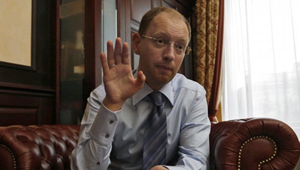 СМИ: Яценюк сравнил Порошенко с танком и назвал его своим врагом