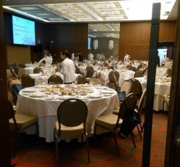 Устрицы и шампанское: украинские власти провели совещание