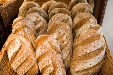 Украинцы скоро будут покупать настоящие золотые батоны: хлеб подорожает к годовщине гидности