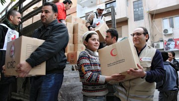 Пока Россия доставляет гуманитарную помощь, Америка бомбит мирное население