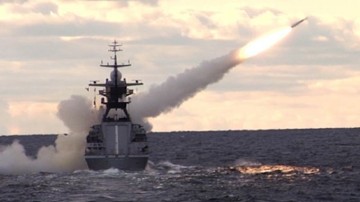 СМИ показали видео учебной дуэли российских кораблей