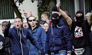 Хохлы, вон из Европы! Украинских нацистов избили в Италии